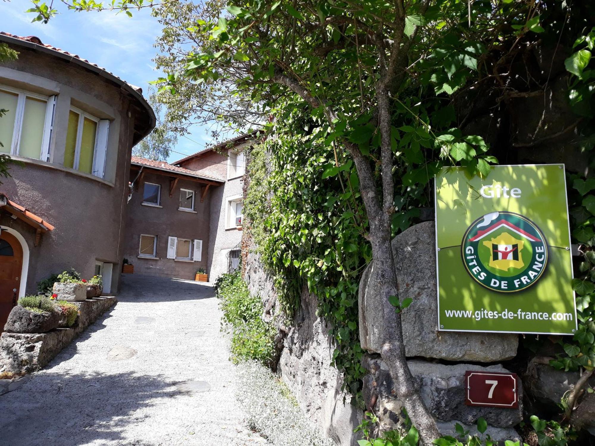 Grande Maison Au Coeur D'Un Village Historique Avec Terrasse Et Wifi Inclus - Fr-1-582-308 Saint-Vidal Екстериор снимка
